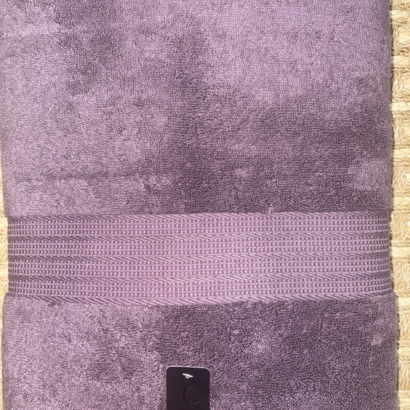 ALFRED SUNG Bath Alfred Sung Hotel Collection Plum Bath Towel 3x57